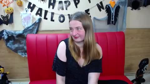 Snapshot of freyadak chatting on 10/27/25, 06:23 FreyaDak online show from 10/27/25, 06:23