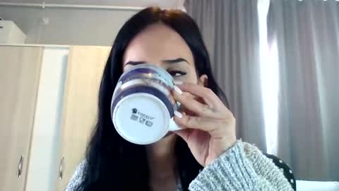 Freya online show from 11/11/25, 07:52