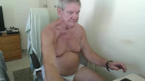 Snapshot of friar155 chatting on 09/14/25, 10:58 friar155 online show from 09/14/25, 10:58