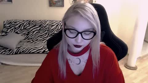 Snapshot of fromsun_forsoul chatting on 12/02/24, 10:18 Lilith online show from 12/02/24, 10:18