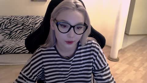 Snapshot of fromsun_forsoul chatting on 12/03/24, 10:28 Lilith online show from 12/03/24, 10:28