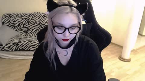 Snapshot of fromsun_forsoul chatting on 12/05/24, 10:23 Lilith online show from 12/05/24, 10:23