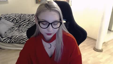 Snapshot of fromsun_forsoul chatting on 12/06/24, 05:42 Lilith online show from 12/06/24, 05:42