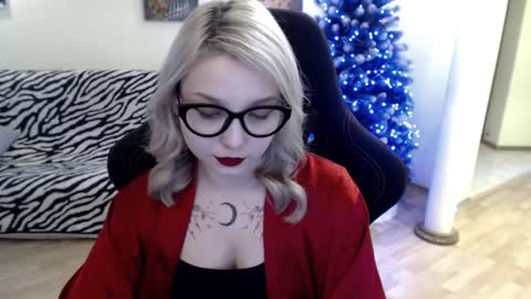 Snapshot of fromsun_forsoul chatting on 12/18/24, 06:10 Lilith online show from 12/18/24, 06:10