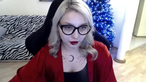 Snapshot of fromsun_forsoul chatting on 12/18/24, 10:08 Lilith online show from 12/18/24, 10:08