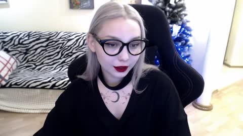 Snapshot of fromsun_forsoul chatting on 12/24/24, 06:22 Lilith online show from 12/24/24, 06:22