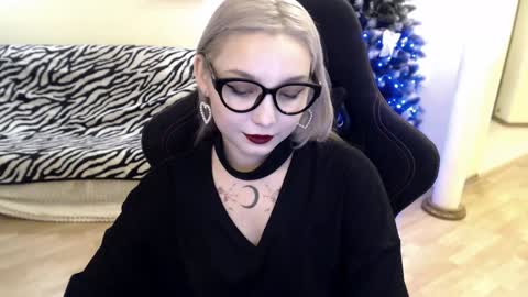 Snapshot of fromsun_forsoul chatting on 12/25/24, 05:58 Lilith online show from 12/25/24, 05:58