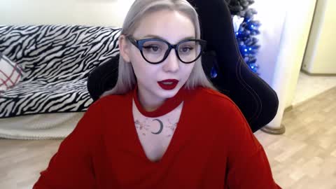 Snapshot of fromsun_forsoul chatting on 12/25/24, 10:28 Lilith online show from 12/25/24, 10:28