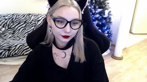 Snapshot of fromsun_forsoul chatting on 12/26/24, 10:16 Lilith online show from 12/26/24, 10:16