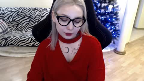 Snapshot of fromsun_forsoul chatting on 12/27/24, 10:12 Lilith online show from 12/27/24, 10:12