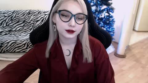 Snapshot of fromsun_forsoul chatting on 12/28/24, 06:28 Lilith online show from 12/28/24, 06:28