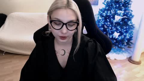 Snapshot of fromsun_forsoul chatting on 01/09/25, 06:06 Lilith online show from 01/09/25, 06:06