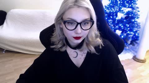 Snapshot of fromsun_forsoul chatting on 01/10/25, 10:17 Lilith online show from 01/10/25, 10:17