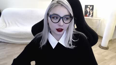 Snapshot of fromsun_forsoul chatting on 02/05/25, 10:51 Lilith online show from 02/05/25, 10:51