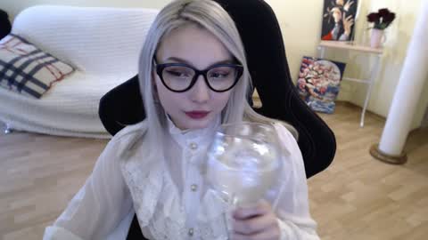 Snapshot of fromsun_forsoul chatting on 02/06/25, 06:29 Lilith online show from 02/06/25, 06:29