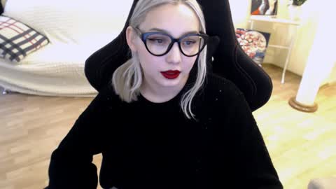 Snapshot of fromsun_forsoul chatting on 02/07/25, 10:19 Lilith online show from 02/07/25, 10:19