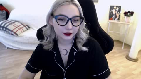 Snapshot of fromsun_forsoul chatting on 02/10/25, 06:53 Lilith online show from 02/10/25, 06:53