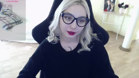 Snapshot of fromsun_forsoul chatting on 02/11/25, 11:21 Lilith online show from 02/11/25, 11:21