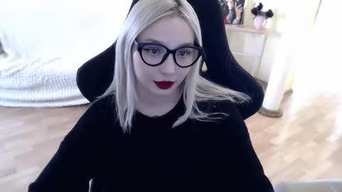 Snapshot of fromsun_forsoul chatting on 02/12/25, 11:51 Lilith online show from 02/12/25, 11:51