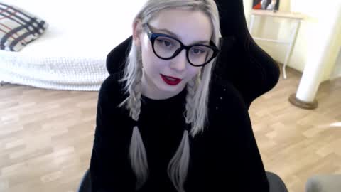 Snapshot of fromsun_forsoul chatting on 02/17/25, 12:48 Lilith online show from 02/17/25, 12:48