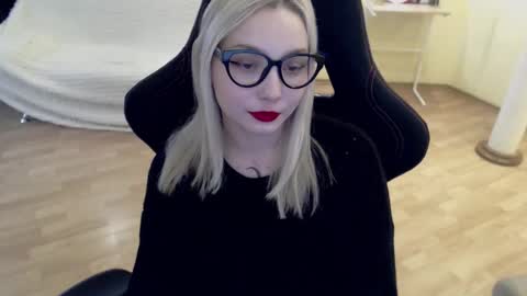 Snapshot of fromsun_forsoul chatting on 03/03/25, 11:22 Lilith online show from 03/03/25, 11:22