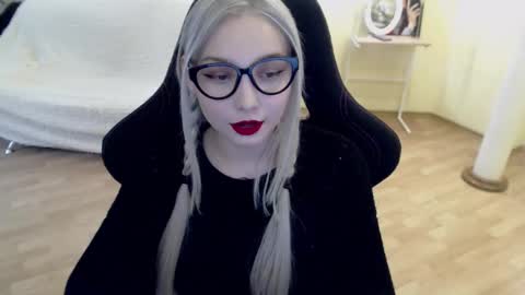 Snapshot of fromsun_forsoul chatting on 03/05/25, 08:32 Lilith online show from 03/05/25, 08:32