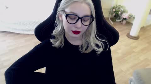 Snapshot of fromsun_forsoul chatting on 03/10/25, 11:53 Lilith online show from 03/10/25, 11:53