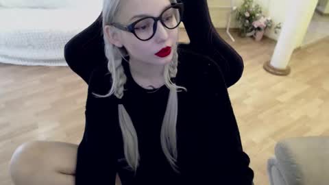 Snapshot of fromsun_forsoul chatting on 03/11/25, 07:37 Lilith online show from 03/11/25, 07:37