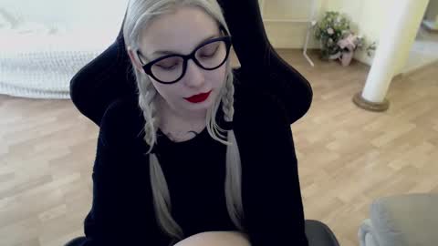 Snapshot of fromsun_forsoul chatting on 03/11/25, 11:33 Lilith online show from 03/11/25, 11:33