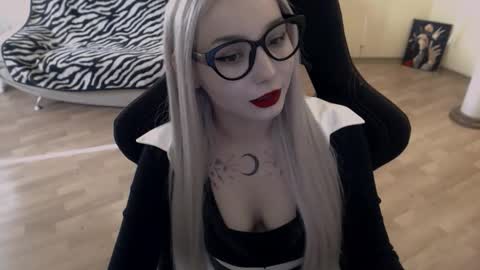 Snapshot of fromsun_forsoul chatting on 09/10/25, 12:16 Lilith online show from 09/10/25, 12:16