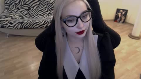 Snapshot of fromsun_forsoul chatting on 09/11/25, 11:43 Lilith online show from 09/11/25, 11:43