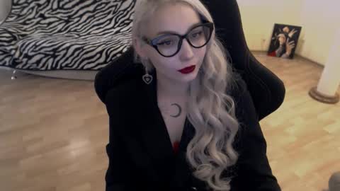 Snapshot of fromsun_forsoul chatting on 09/17/25, 11:34 Lilith online show from 09/17/25, 11:34