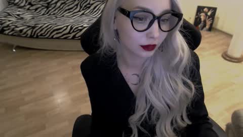 Snapshot of fromsun_forsoul chatting on 09/17/25, 11:39 Lilith online show from 09/17/25, 11:39