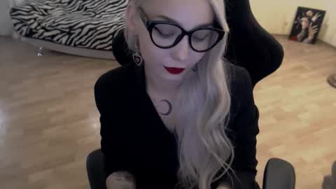 Snapshot of fromsun_forsoul chatting on 09/18/25, 11:45 Lilith online show from 09/18/25, 11:45