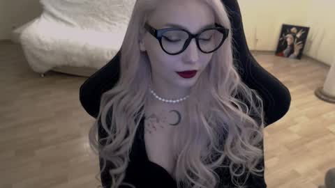 Snapshot of fromsun_forsoul chatting on 10/01/25, 06:03 Lilith online show from 10/01/25, 06:03