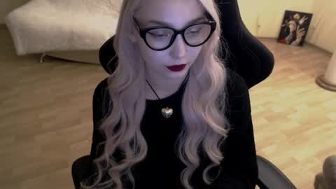 Snapshot of fromsun_forsoul chatting on 10/02/25, 04:03 Lilith online show from 10/02/25, 04:03