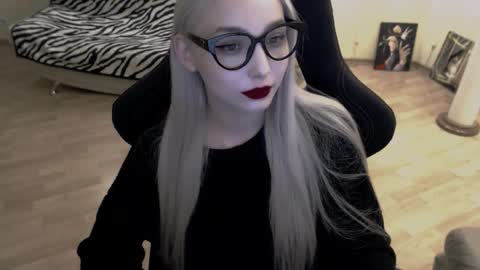 Snapshot of fromsun_forsoul chatting on 10/14/25, 04:30 Lilith online show from 10/14/25, 04:30