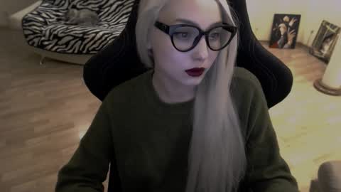 Snapshot of fromsun_forsoul chatting on 10/23/25, 05:44 Lilith online show from 10/23/25, 05:44