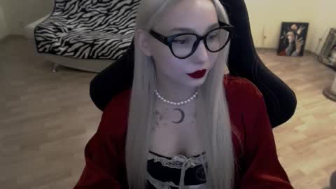 Snapshot of fromsun_forsoul chatting on 10/28/25, 11:14 Lilith online show from 10/28/25, 11:14