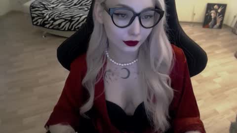 Snapshot of fromsun_forsoul chatting on 11/05/25, 11:32 Lilith online show from 11/05/25, 11:32