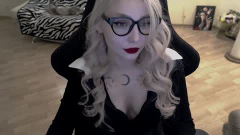 Snapshot of fromsun_forsoul chatting on 11/07/25, 11:54 Lilith online show from 11/07/25, 11:54