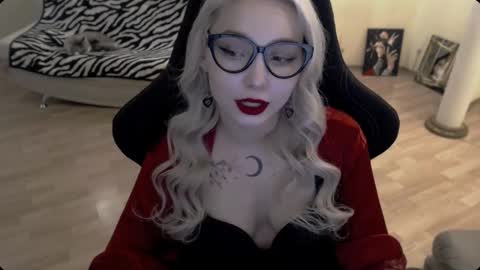 Snapshot of fromsun_forsoul chatting on 11/18/25, 11:25 Lilith online show from 11/18/25, 11:25