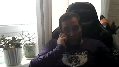 Snapshot of frozensexxx chatting on 10/21/25, 09:32 SexyFrozen online show from 10/21/25, 09:32