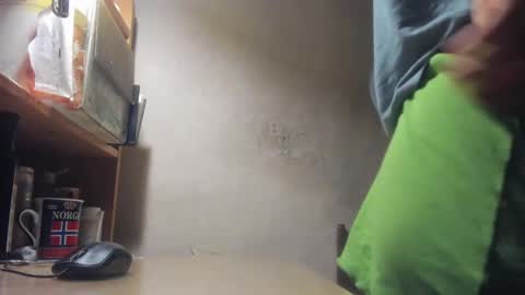 Snapshot of frumcake chatting on 01/15/25, 12:51 FrumCake online show from 01/15/25, 12:51