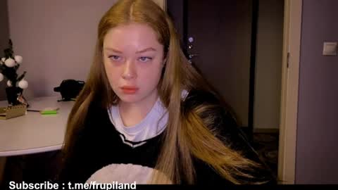 Snapshot of frupi_land chatting on 01/02/25, 01:19 OPEN PVTJulia and Wayne online show from 01/02/25, 01:19