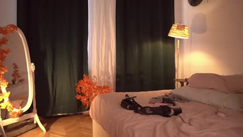 Eva         all my links   online show from 10/17/25, 02:08