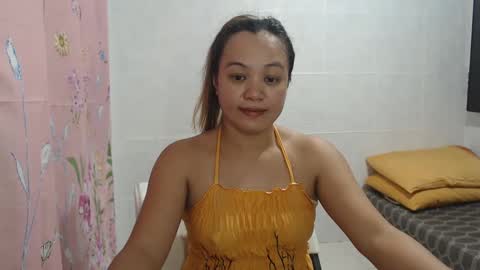 Snapshot of funluvnpinay4u chatting on 12/04/24, 02:09 MAE online show from 12/04/24, 02:09