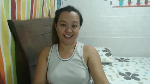 Snapshot of funluvnpinay4u chatting on 01/20/25, 04:43 MAE online show from 01/20/25, 04:43