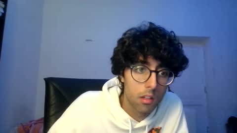 Snapshot of g1ulioo chatting on 11/19/25, 11:21 g1ulioo online show from 11/19/25, 11:21