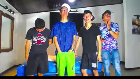 Snapshot of g4mens chatting on 11/16/25, 04:01 G4MENS online show from 11/16/25, 04:01